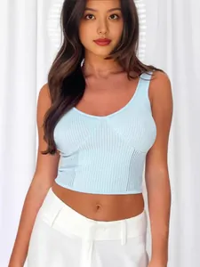 Canotta corta senza maniche in maglia a coste azzurra vestibilità slim da donna