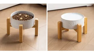 Detalle del cuenco para mascotas de cerámica blanca con soporte elevado de bambú.