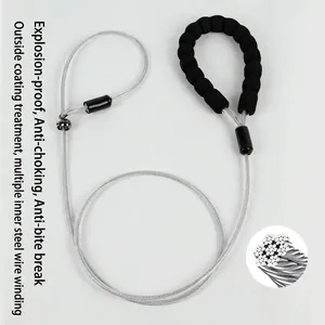 Close-up view of the multi-strand steel wire core in a heavy duty dog slip lead