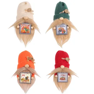 Set di quattro gnomi lavorati a maglia per la festa del raccolto con cappelli colorati autunnali