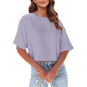 Casual λεβάντα γυναικείο cropped T-shirt με φαρδιά εφαρμογή και στρογγυλή λαιμόκοψη