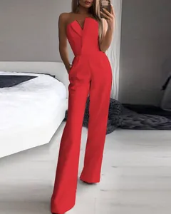Eleganter roter trägerloser Jumpsuit mit weitem Bein und schickem Revers-Detail