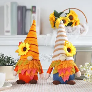 Simpatici gnomi girasole per la festa del raccolto con foglie d'acero per l'autunno