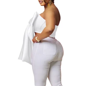 Crop top sexy bianco con spalle scoperte per donna con un grande fiocco sul davanti