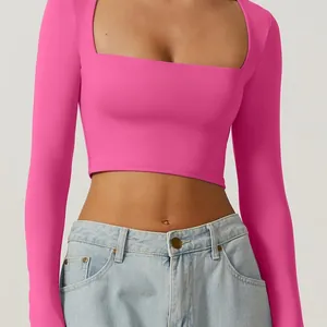 Top court rose fuchsia à manches longues et col carré pour femme avec coupe ajustée