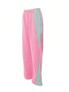 Detailansicht der pink-grauen Color-Block-Sweathose mit weitem Bein und Gummibund.