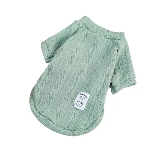 Gemütlicher mintgrüner Strickpullover für Hunde und Katzen im Herbst und im Winter
