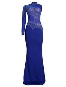 Impresionante vestido de noche azul real con pedrería brillante y detalles de malla