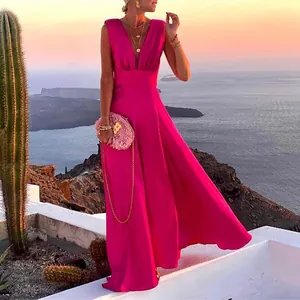 Robe longue élégante fuchsia avec col en V profond pour vacances à la plage