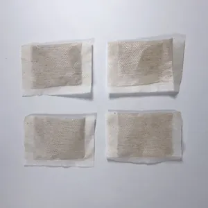 Confezione da quattro sacchetti di erba gatta silvervine per salute dentale e gioco interattivo.