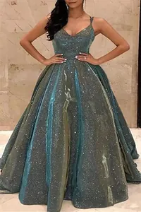 Robe de soirée longue à paillettes avec bretelles fines et décolleté en V