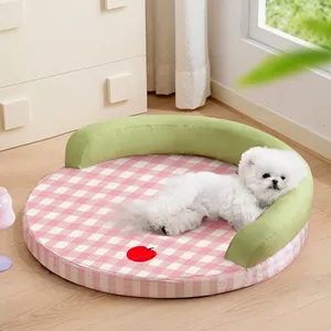 Komfortables rosa kariertes Sofa-Haustierbett für kleine Hunde und Katzen mit grüner Lehne