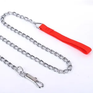 Robuste Hundeleine aus Metallkette mit komfortabler roter Griffschlaufe