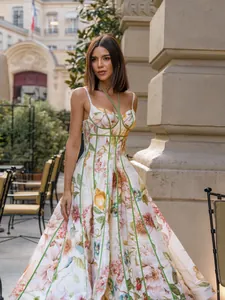 Elegantes französisches Vintage-Blumenkleid mit Neckholder und grünen Paspeln