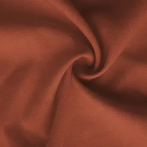 Detaillierte Makroansicht von terrakottafarbenem Baumwoll-Leinen-Gewebe mit Textur