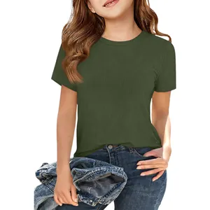 Gedetailleerd overzicht van olijfgroen geribbeld T-shirt voor meisjes met ronde hals
