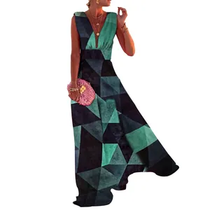 Élégante robe longue française sans manches à col en V et motif géométrique vert.