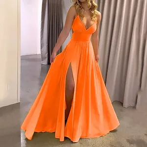 Elegante vestido largo naranja con cuello en V, espalda descubierta y abertura