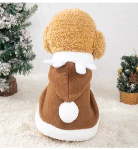 Vista posteriore mantella natalizia marrone per cani con corna di renna bianche e peluche