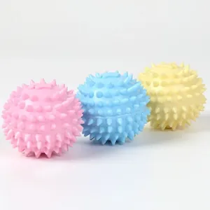 Set di tre palline colorate con punte in TPR per cani, ideali per la pulizia dentale