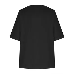 Dettaglio posteriore di un top casual in cotone e lino nero da donna a maniche corte