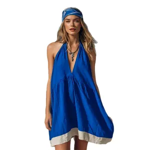 Élégante robe licou col en V profond bleu avec un ourlet en lin bicolore chic