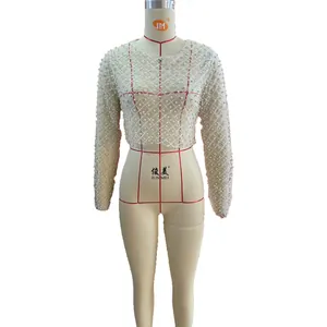 Eleganter weißer Netz-Crop-Top mit Perlenverzierung und langen Ärmeln für Damen
