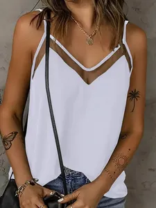 Elegante witte hemdje met V-hals en mesh-inzetstuk voor zomerse damesmode stijlen