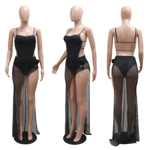 Ensemble body noir à strass et robe en tulle transparent avec fente latérale haute