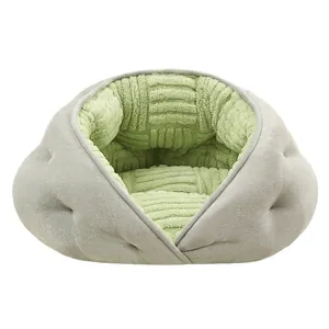Cama de felpa semicerrada para perros y gatos en colores gris y verde muy acogedora
