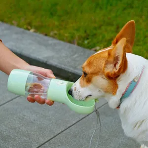 Draagbare lichtgroene waterfles voor honden met geïntegreerde reisdrinkbak