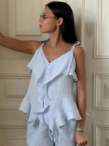 Ensemble d'été élégant en coton bleu clair avec haut à volants et short pour les vacances
