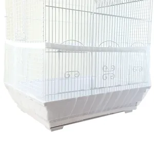Detailansicht eines weißen Vogellekäfig-Netzschutzes aus Nylon auf einem Metallkäfig