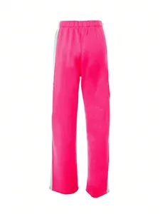 Nahaufnahme von pinkfarbener Weitbeinhose mit grauem Kontraststreifen an der Seite.