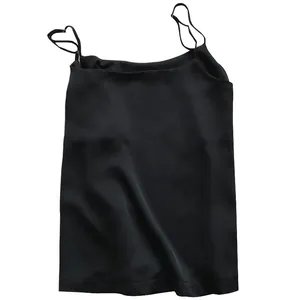 Elegante canotta in raso nero con spalline sottili da donna, versatile top estivo senza maniche