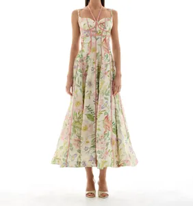 Elegantes französisches Vintage-Maxikleid mit Blumenmuster, Halterneck und rosa Paspel.