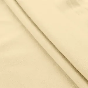 Macro detail van zachte crèmegekleurde gebreide katoenen stof voor sweatshirt.