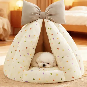 Tenda per piccoli animali semi-chiusa con fiocco grande e motivo a pois colorati