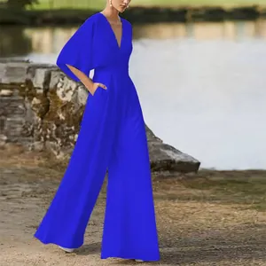 Elegante tuta blu reale a gamba larga con scollo a V e maniche corte molto moderne.