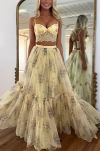 Elegante completo due pezzi in chiffon giallo con bustino in pizzo e gonna lunga