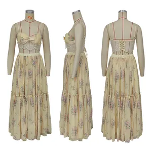 Dettagli del completo due pezzi in chiffon floreale con top stringato e gonna lunga
