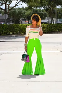 Pantalones acampanados con volantes verde neón, corte entallado sexy para mujer.