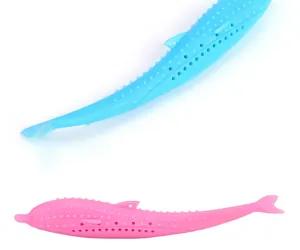Giochi per gatti a forma di delfino in silicone blu e rosa con fori per l'erba gatta