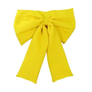 Vista dettagliata di un top a fascia a forma di fiocco oversize giallo vivace da donna