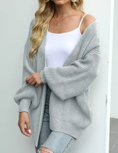 Grijze grofgebreide cardigan met stijlvolle lantaarnmouwen en een oversized pasvorm.