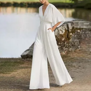 Elegante tuta bianca a gamba larga con scollo a V profondo per donne stile estate