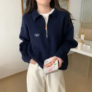 Oversized μπλε σκούρο γυναικείο πουλόβερ με μισό φερμουάρ και κεντητό γιακά πόλο