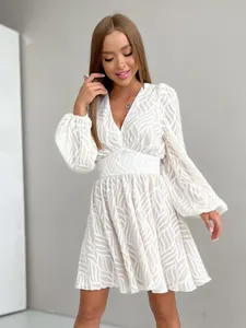 Französisches Minimalistisches Jacquard A-Linien Kleid Damen V-Ausschnitt Laternenärmel Hohe Taille Elegantes Kurz Kleid