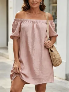 Elegantes schulterfreies rosa Baumwoll-Leinen-Minikleid in lockerer Passform für den Sommer