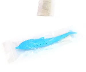 Giocattolo per gatti delfino in silicone blu con bustina di erba gatta separata